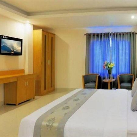 U And Me Hotel Tan Phong Exterior foto