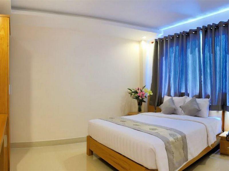 U And Me Hotel Tan Phong Exterior foto